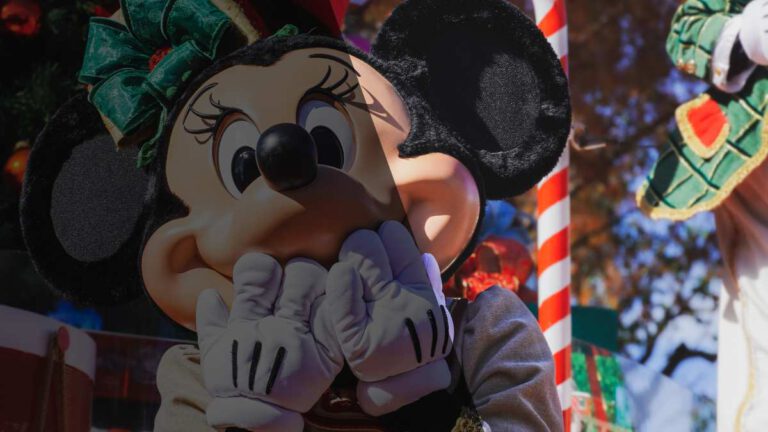 Disney wil werving stoppen en banen schrappen